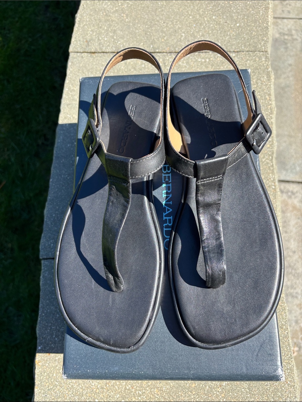 New Bernardo Black Leather Tucson Sandals size W8 with box